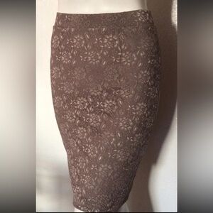 Forever 21 Lace Skirt Fully lined Stretch Pencil Metallic Silver Grey Size Small